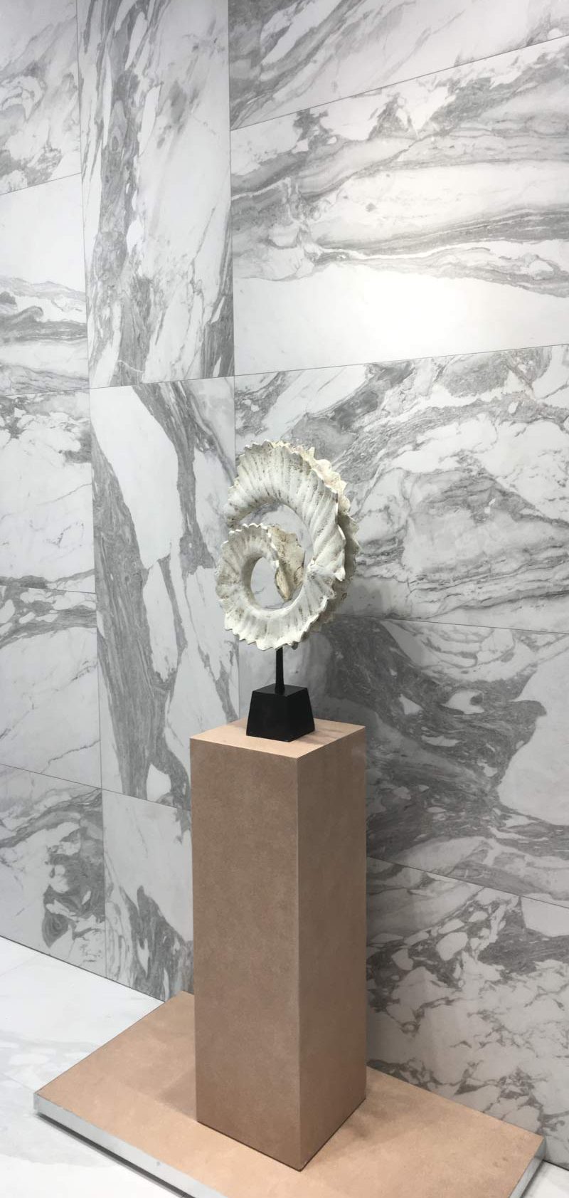 Montaje de Stands, Showrooms y Tiendas de Exposición Cerámica a Nivel Nacional e Internacional.